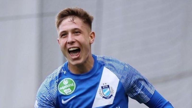 Egy különleges fordulat vár ránk, hiszen a Baranyát is megjáró tehetséges játékos Angliába szerződik.