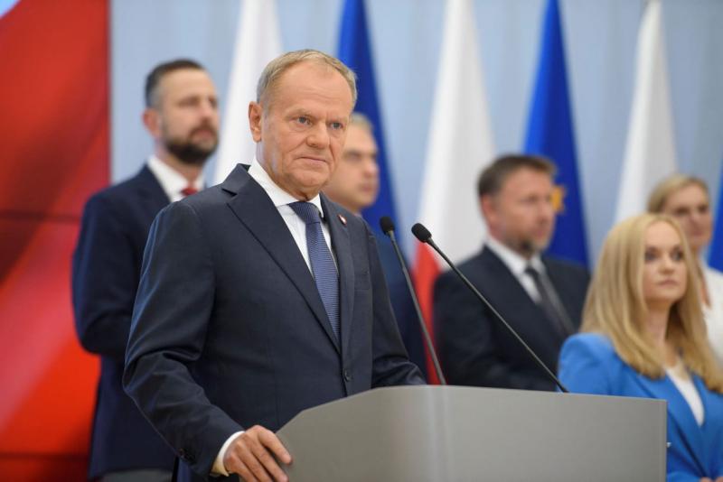 Donald Tusk átalakította kabinetjét, és ez talán az utolsó lehetősége arra, hogy megerősítse pozícióját.