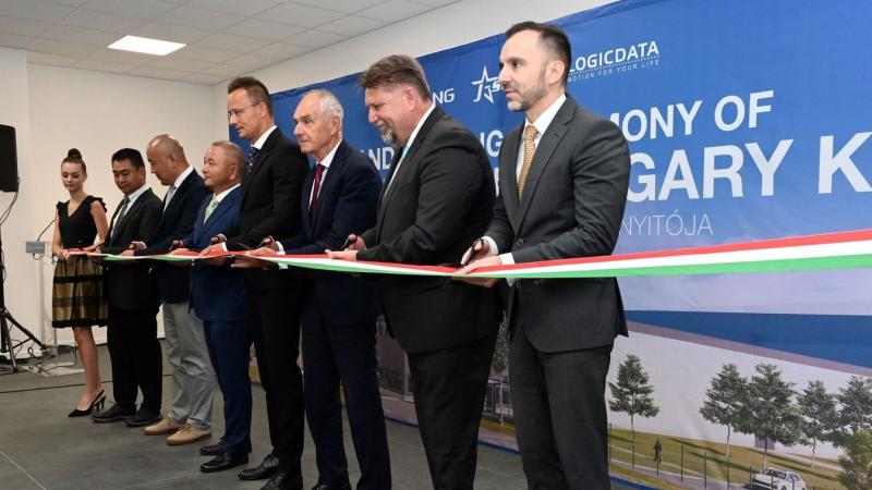 Kaposváron új fejezet kezdődött, hiszen egy kínai motorgyár nyitotta meg kapuit, amely világszínvonalú technológiával gazdagítja Somogy megyét. Ez az esemény nem csupán helyi jelentőségű, hanem nemzetközi szinten is kiemelkedő, hiszen a modern ipari megol