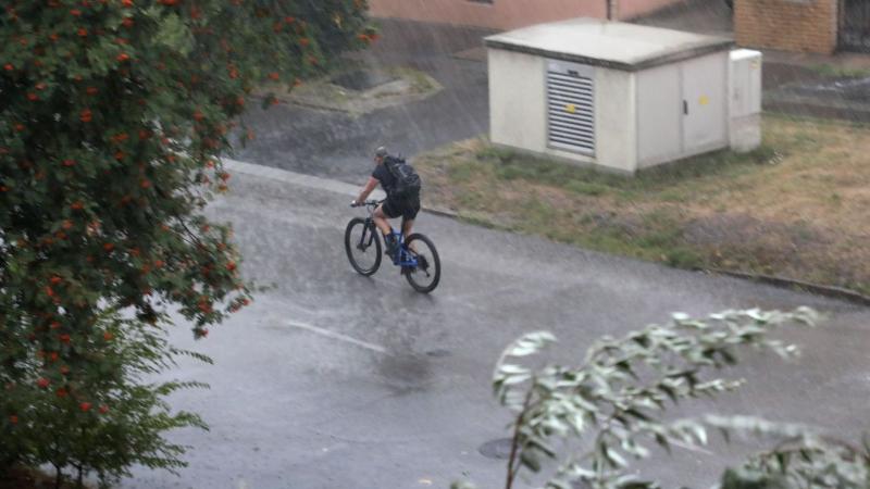 Készüljetek, mert egy hatalmas időjárási fordulat vár ránk: szélvihar, jégeső és heves felhőszakadás közeleg!