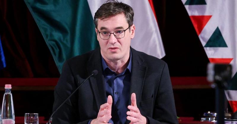 Feszült légkör uralkodik a fővárosi közgyűlésben a Budapest Brand körüli botrány következtében.