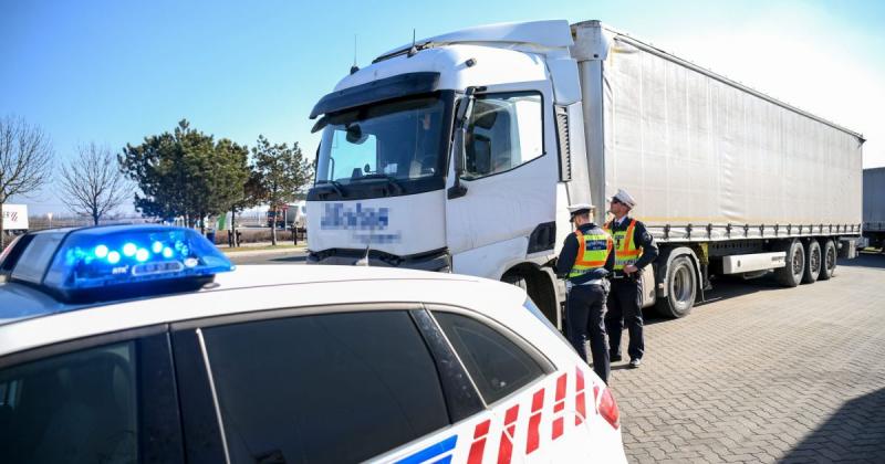 Hétfőtől országos szintű közlekedésbiztonsági ellenőrzést indítanak a közutakon.