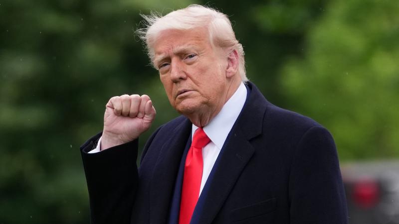 Trump legfrissebb gazdasági javaslata: adókedvezmények a jómódúak számára, míg a rászorulókra megszorítások várnak.