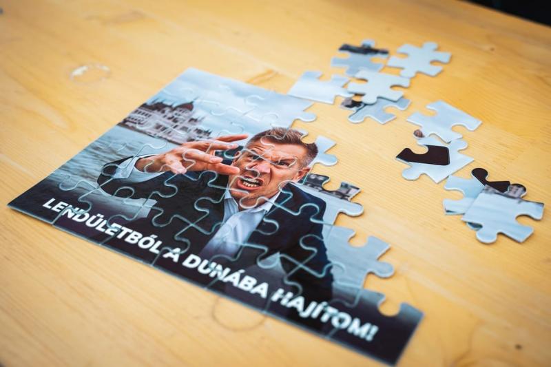 A Fidelitas izgalmas programokkal várja a fesztiválozókat az EFOTT-on, ahol különleges élményekre számíthatnak! Próbáld ki az Orbán Viktor arcképével díszített tetoválásokat, vegyél részt a telefonok hajigálásának versenyében, és ne hagyd ki a Magyar Péte