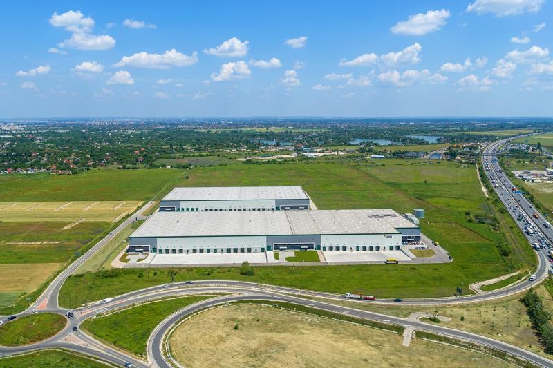 A DSV Solutions Hungary újabb lépést tesz a fejlődés irányába, hiszen a Prologis-tól bérel egy új területet. Ezzel a vállalat nemcsak a logisztikai szektornak, hanem a gazdasági élet egészének is új impulzusokat ad. A DigitalHungary platformján keresztül 