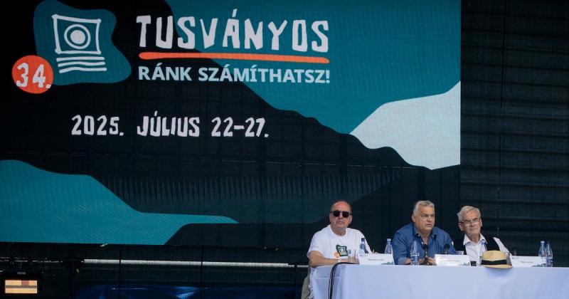 Elemzés: Orbán Viktor a Tusványosi Szabadegyetemen nyugodt és szuverén államférfiként mutatkozott be, megjelenítve vezetői magabiztosságát és elkötelezettségét a nemzeti érdekek iránt. A rendezvény során a közönség felé irányuló üzenetei világosan tükrözt