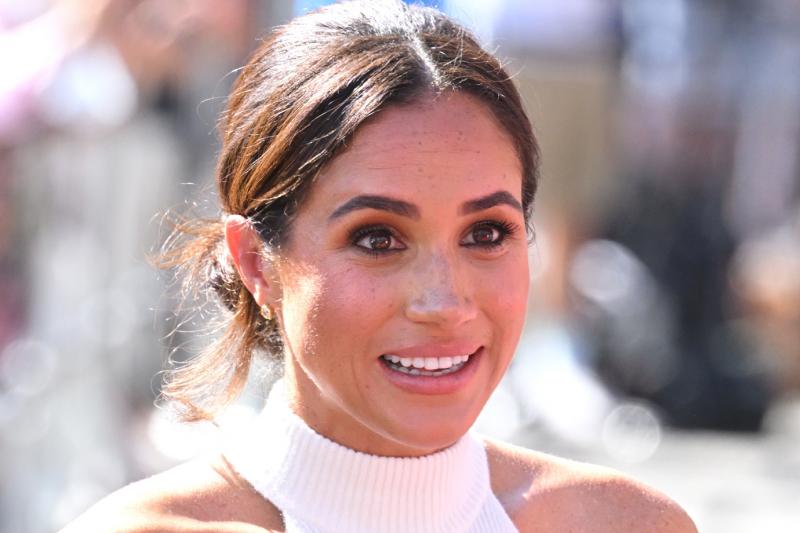 Meghan Markle nővére megdöbbentő vádakat fogalmazott meg, miszerint a hercegné tettei miatt az apjuk életveszélybe került. Az állítások komoly aggodalmakat vetnek fel a családi kapcsolatok és a nyilvánosság előtt zajló konfliktusok súlyosságáról.