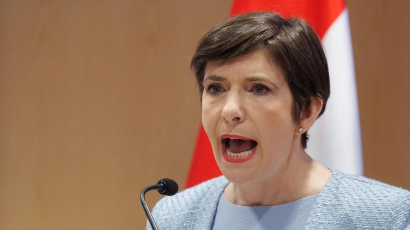 A DK nyíltan, önkritikával állt ki az álhírterjesztők védelmében, ezzel egyedülálló módon vállalva fel a témát.
