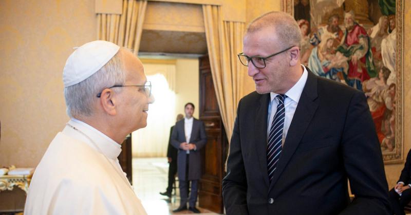 Tarr Zoltán és XIV. Leó pápa találkozása egy különleges esemény volt, amely mély nyomot hagyott a történelem lapjain. A két férfi között folytatott beszélgetés nemcsak vallási, hanem politikai és kulturális vonatkozásokat is érintett, hiszen mindketten a 