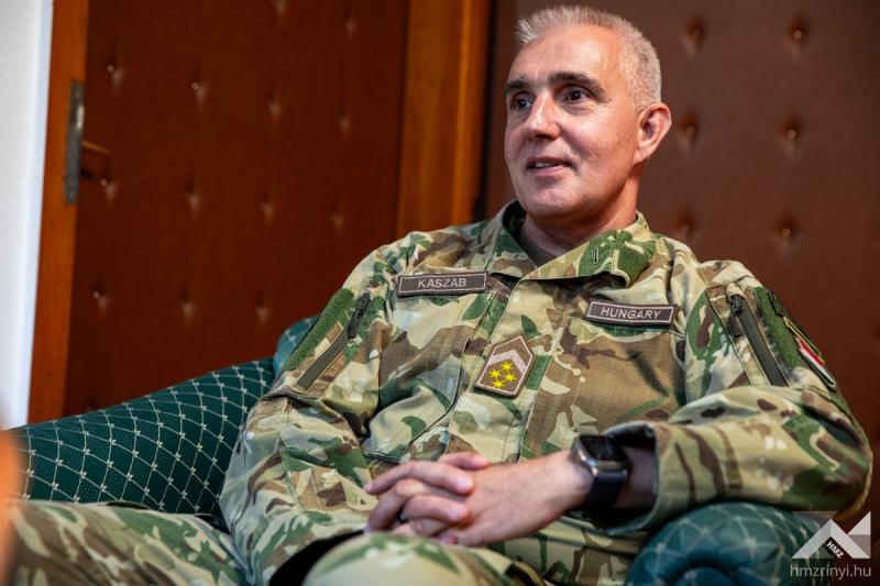 Magyar katona először jutott el egy kiemelkedő pozícióba a NATO Európai Főparancsnokságán, ami mérföldkőnek számít a magyar hadsereg történetében.